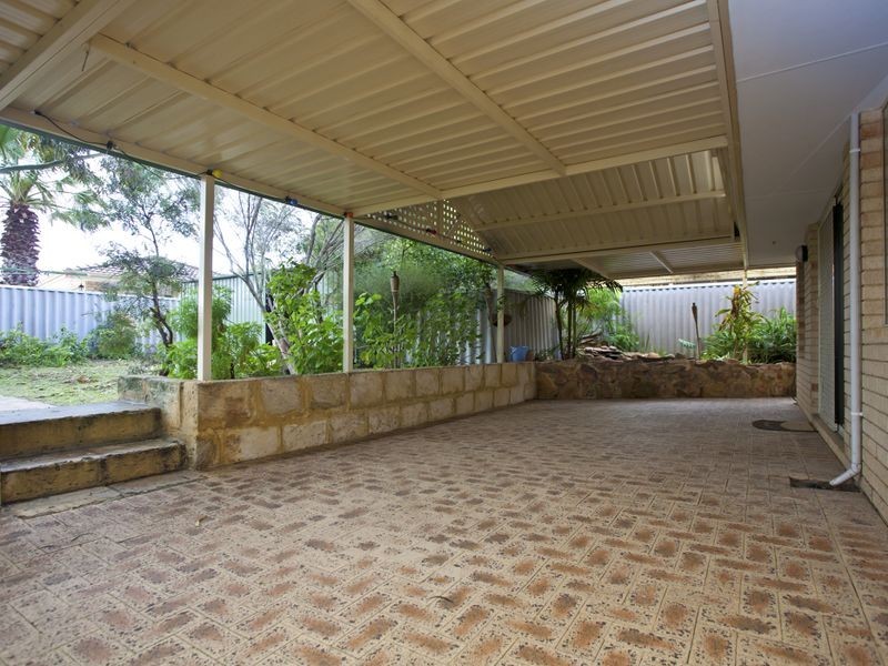 9 Holley Place, Marangaroo WA 6064