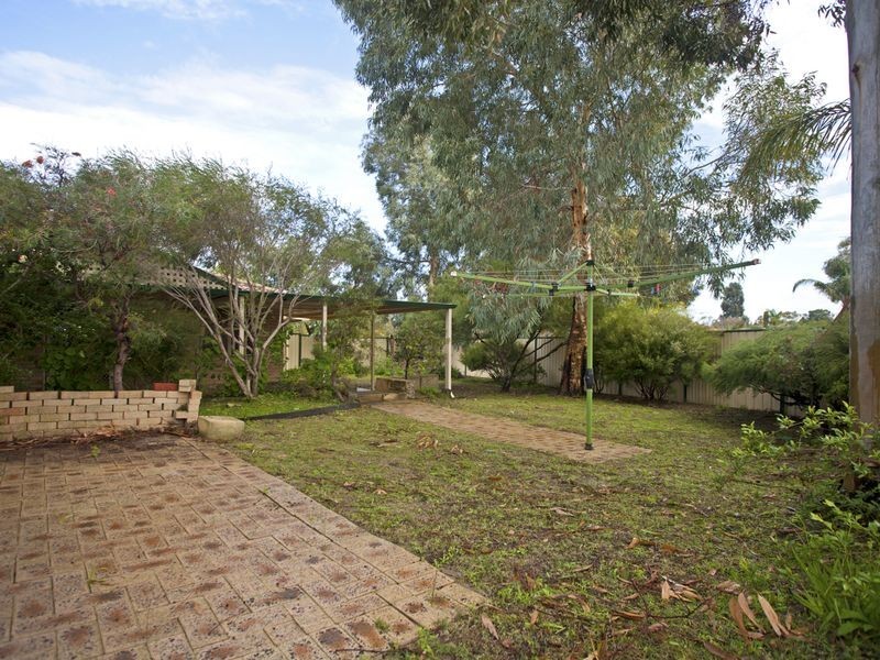 9 Holley Place, Marangaroo WA 6064