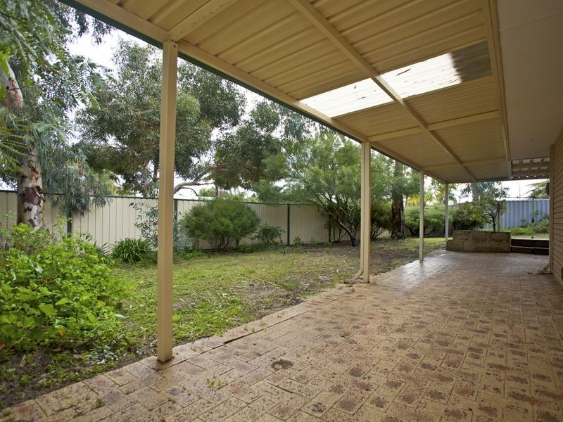 9 Holley Place, Marangaroo WA 6064