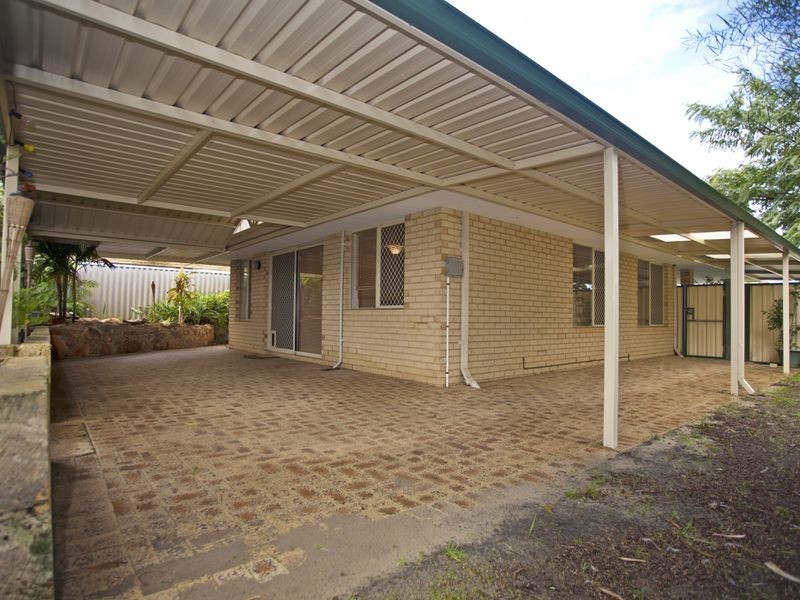 9 Holley Place, Marangaroo WA 6064