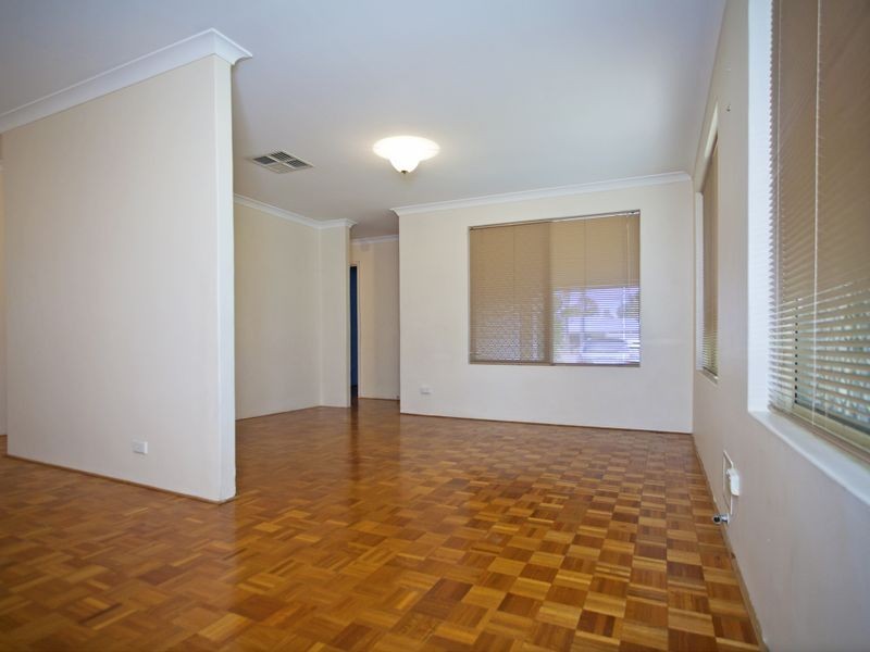 9 Holley Place, Marangaroo WA 6064