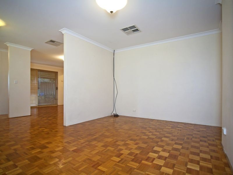 9 Holley Place, Marangaroo WA 6064