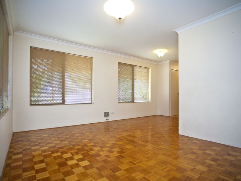 9 Holley Place, Marangaroo WA 6064