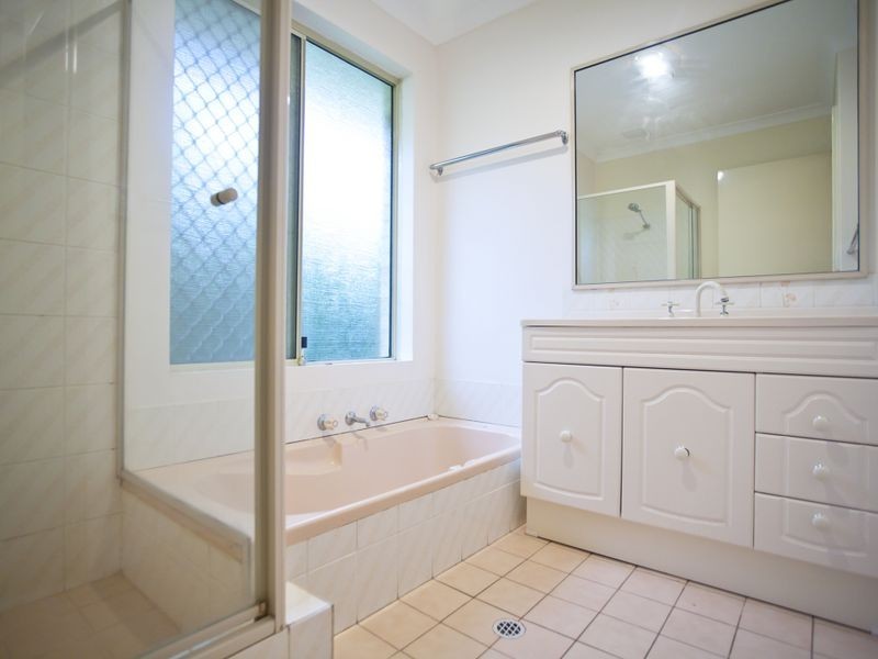9 Holley Place, Marangaroo WA 6064