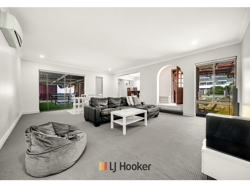 2 Derrington Crescent, Balga WA 6061