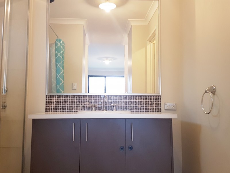 8 Teocote Crescent, Aubin Grove WA 6164