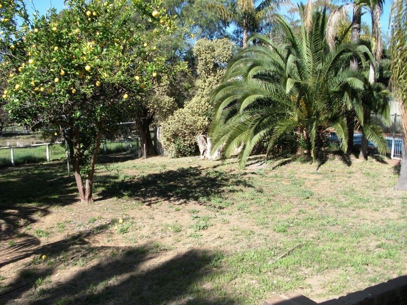 25 Stakehill Rd, Karnup WA 6176