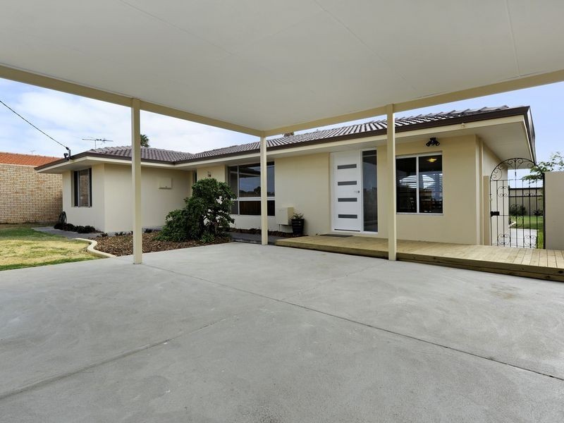 56 Rae Rd, Safety Bay WA 6169