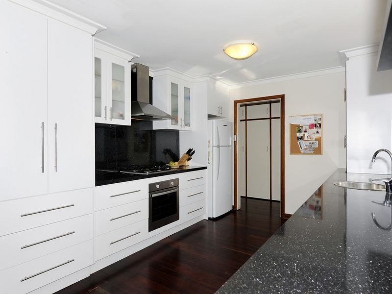 56 Rae Rd, Safety Bay WA 6169