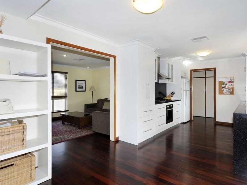 56 Rae Rd, Safety Bay WA 6169