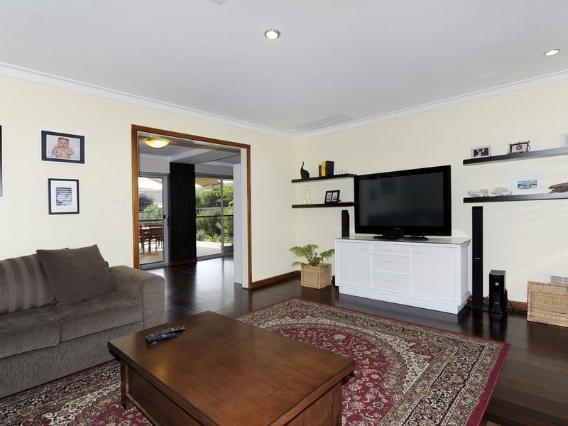 56 Rae Rd, Safety Bay WA 6169