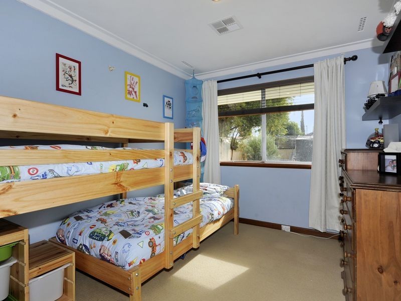 56 Rae Rd, Safety Bay WA 6169