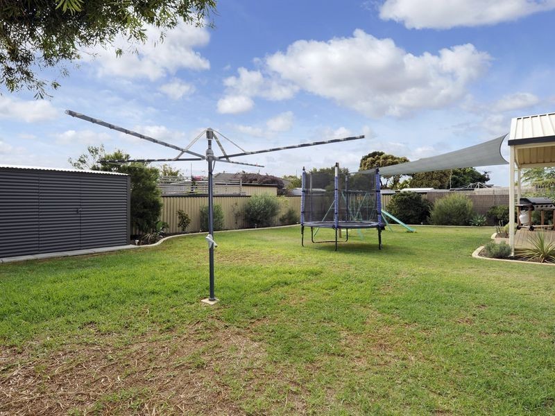 56 Rae Rd, Safety Bay WA 6169