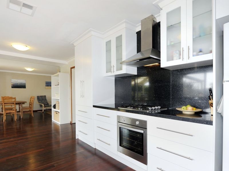 56 Rae Rd, Safety Bay WA 6169