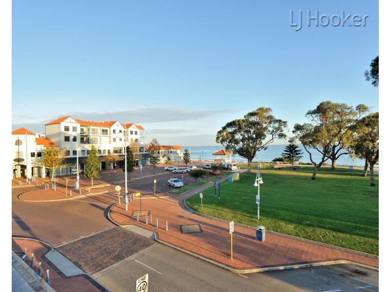 Unit 1/3 Rockingham Beach Road, Rockingham WA 6168