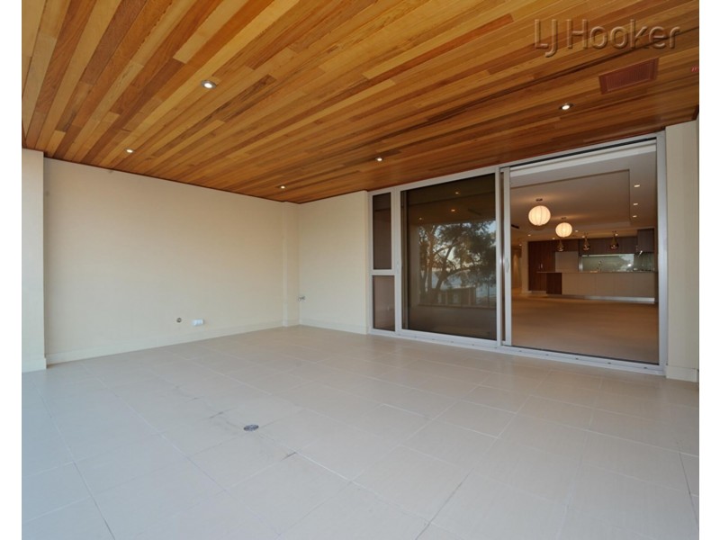 Unit 1/3 Rockingham Beach Road, Rockingham WA 6168