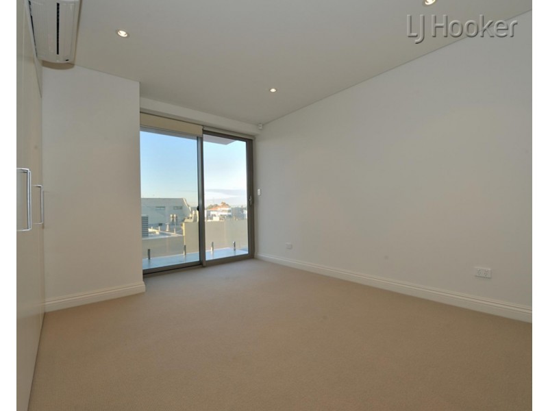 Unit 1/3 Rockingham Beach Road, Rockingham WA 6168