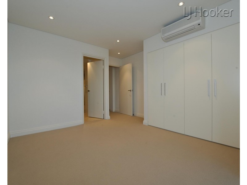 Unit 1/3 Rockingham Beach Road, Rockingham WA 6168