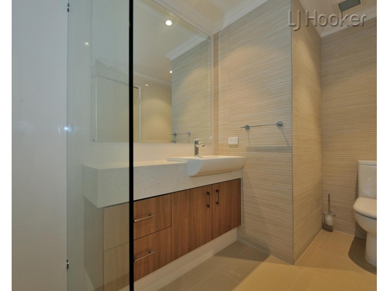 Unit 1/3 Rockingham Beach Road, Rockingham WA 6168