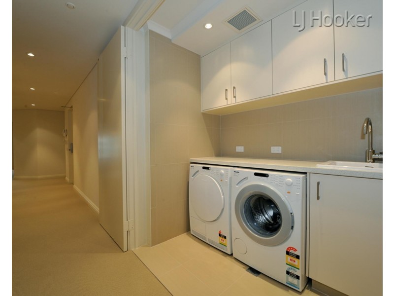 Unit 1/3 Rockingham Beach Road, Rockingham WA 6168