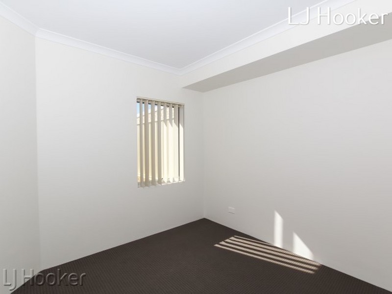 15 Benalla Way, Lakelands WA 6180