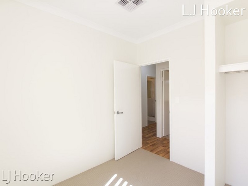 15 Benalla Way, Lakelands WA 6180