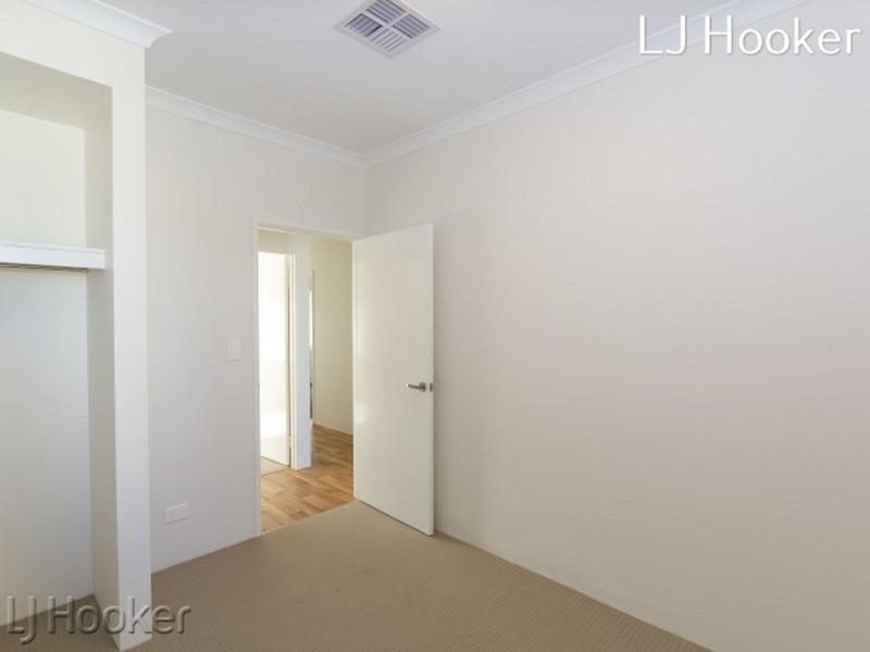 15 Benalla Way, Lakelands WA 6180