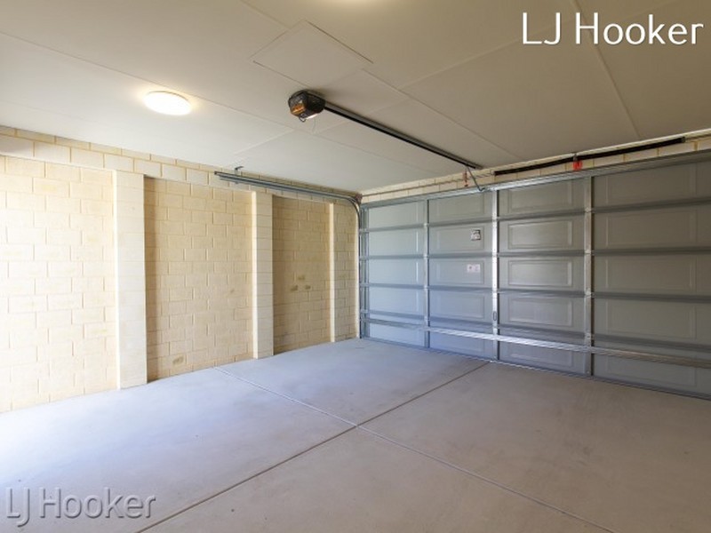 15 Benalla Way, Lakelands WA 6180