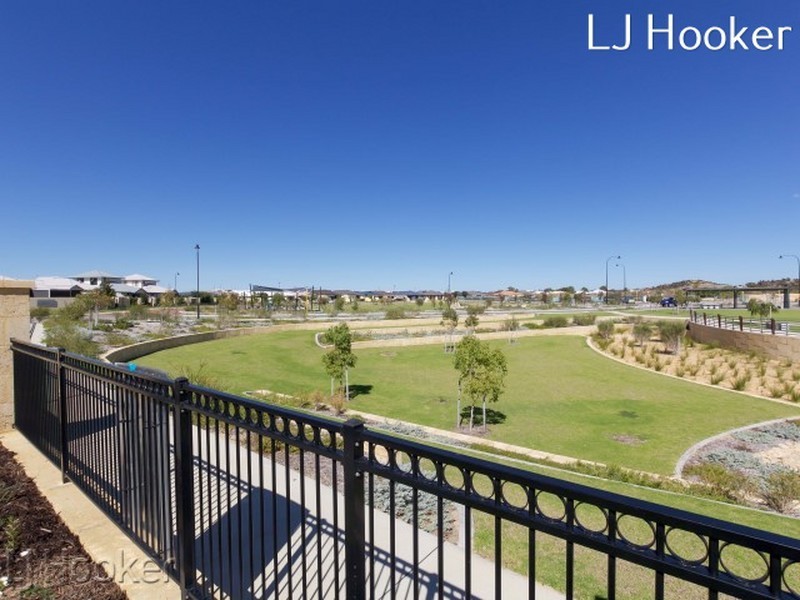 15 Benalla Way, Lakelands WA 6180