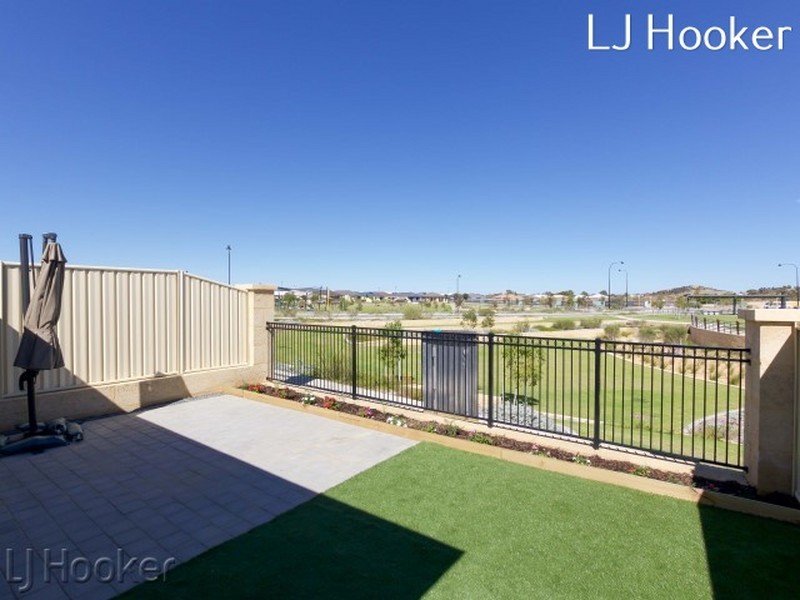 15 Benalla Way, Lakelands WA 6180