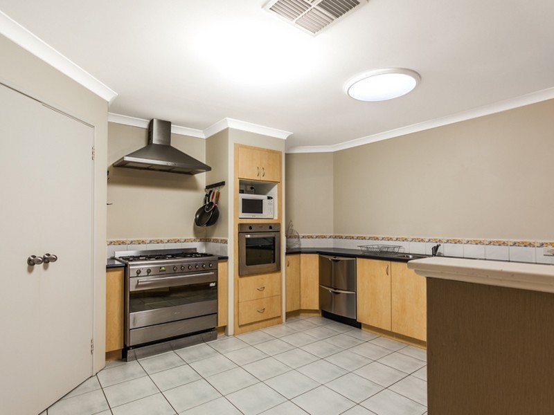 48 Ritchie Drive, Rockingham WA 6168