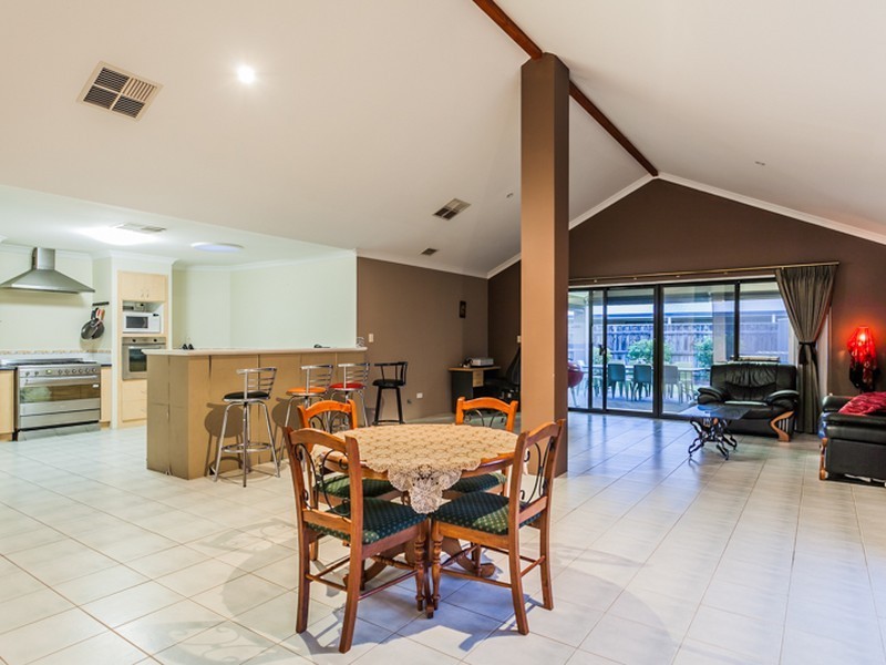 48 Ritchie Drive, Rockingham WA 6168