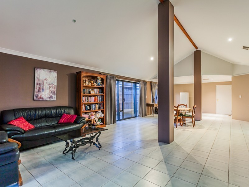 48 Ritchie Drive, Rockingham WA 6168