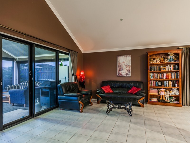 48 Ritchie Drive, Rockingham WA 6168