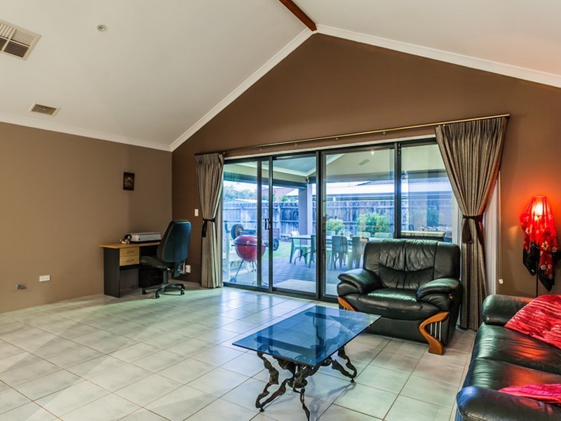 48 Ritchie Drive, Rockingham WA 6168