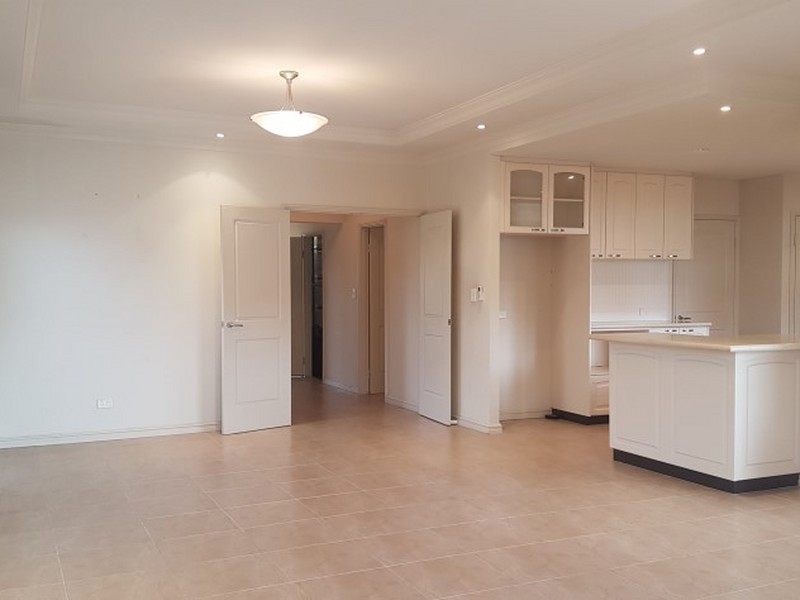 8D Victoria Street, Rockingham WA 6168