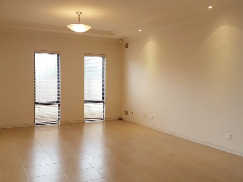 8D Victoria Street, Rockingham WA 6168