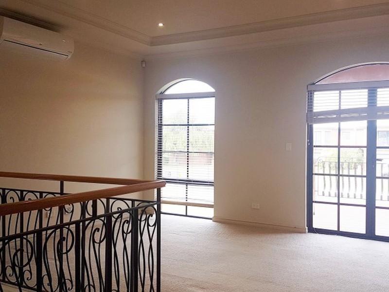 8D Victoria Street, Rockingham WA 6168