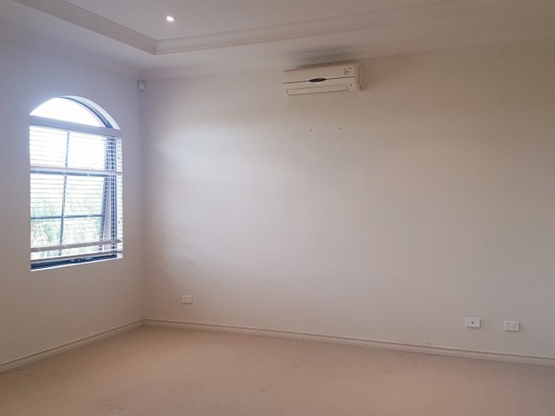 8D Victoria Street, Rockingham WA 6168