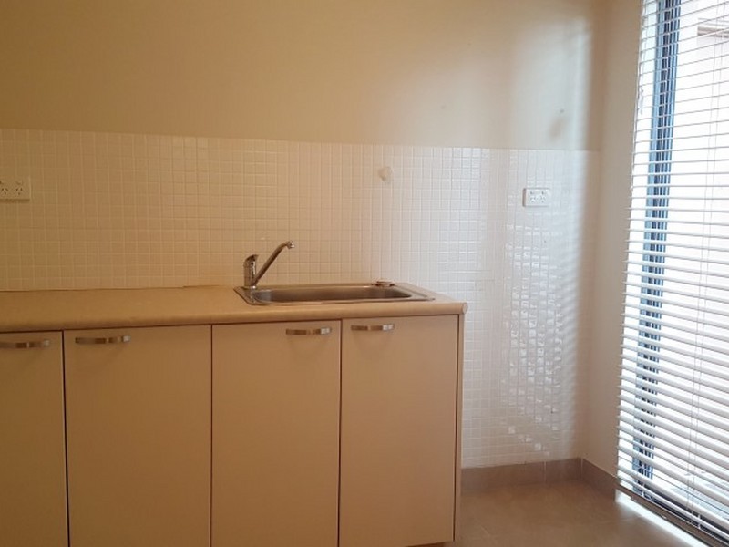 8D Victoria Street, Rockingham WA 6168