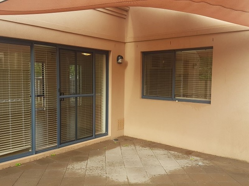 8D Victoria Street, Rockingham WA 6168