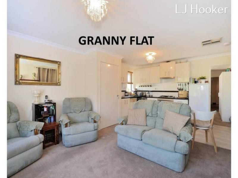 1 Arrowwood Loop, Secret Harbour WA 6173