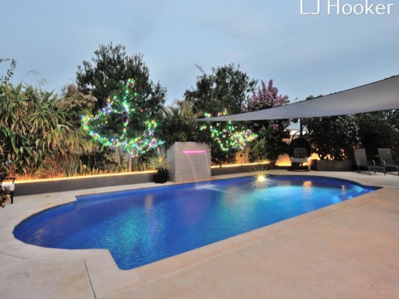 1 Arrowwood Loop, Secret Harbour WA 6173