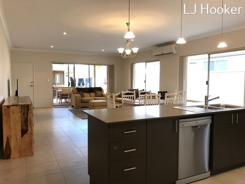 14 Blackshear Green, Secret Harbour WA 6173