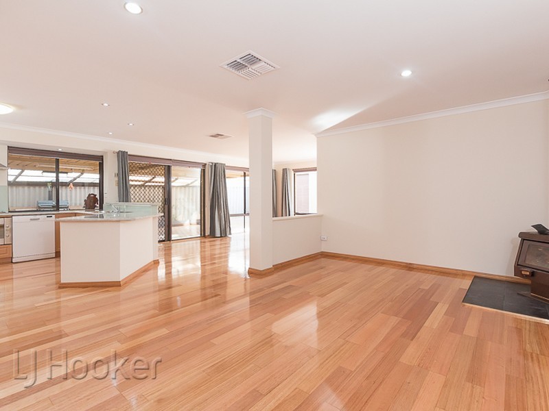 52 Cuthbertson Drive, Cooloongup WA 6168