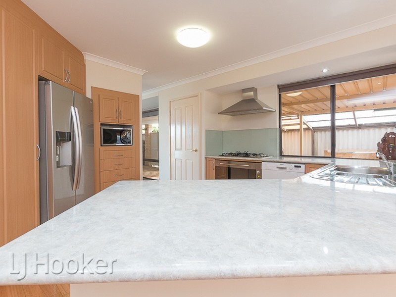 52 Cuthbertson Drive, Cooloongup WA 6168