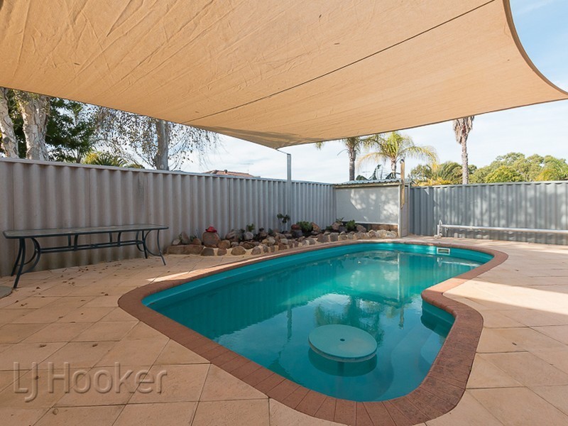 52 Cuthbertson Drive, Cooloongup WA 6168