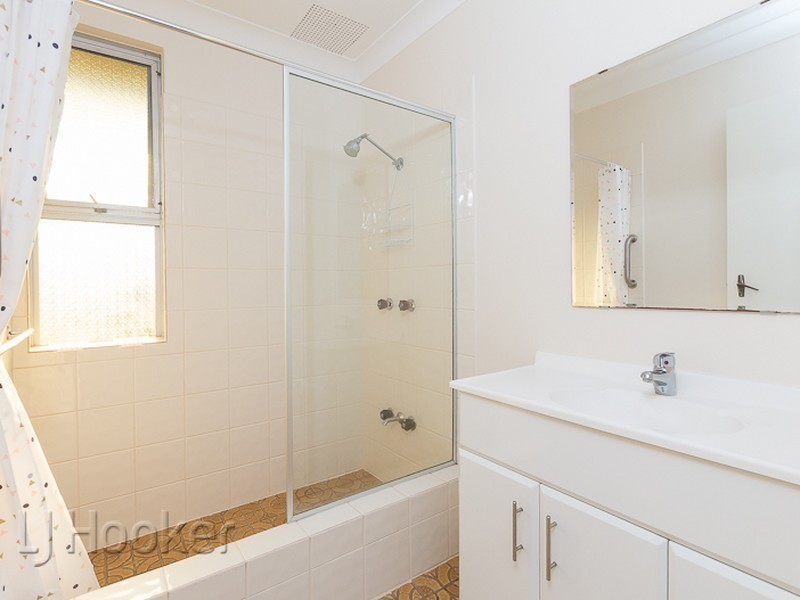 10 Rotohine Place, Cooloongup WA 6168