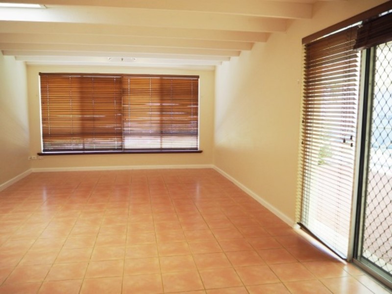 25 Okehampton Drive, Warnbro WA 6169