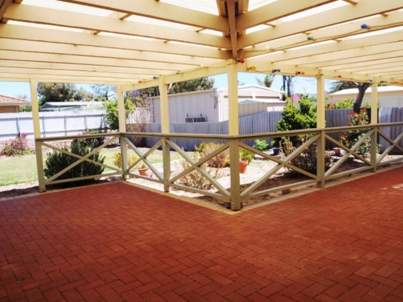 25 Okehampton Drive, Warnbro WA 6169